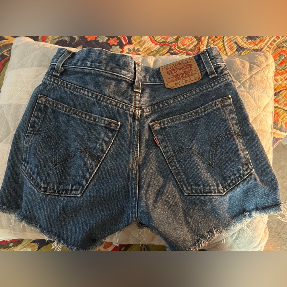 LEVI’S Jean shorts fits 0/2